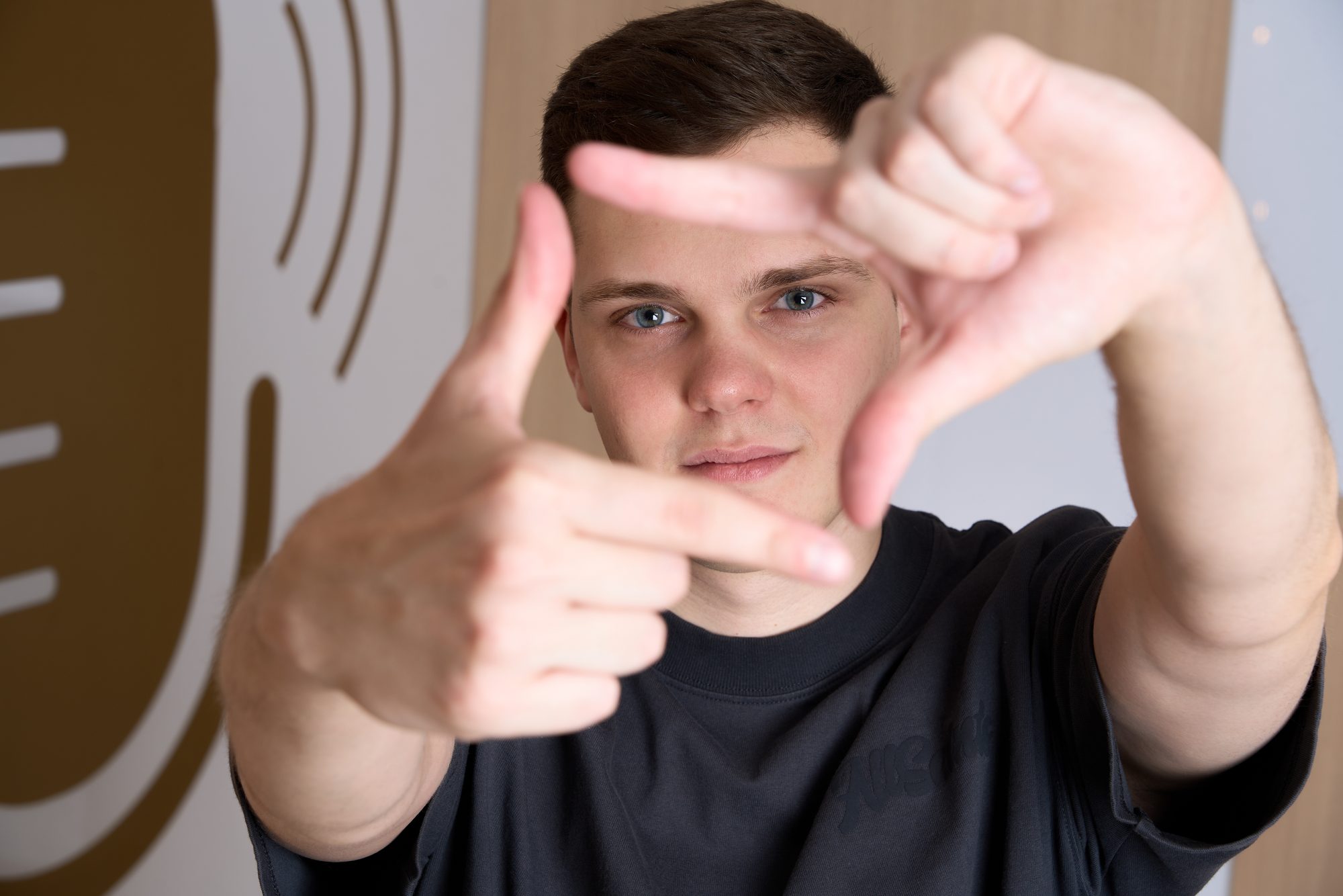 Maximus framing a shot with his hands in the One-on-One studio